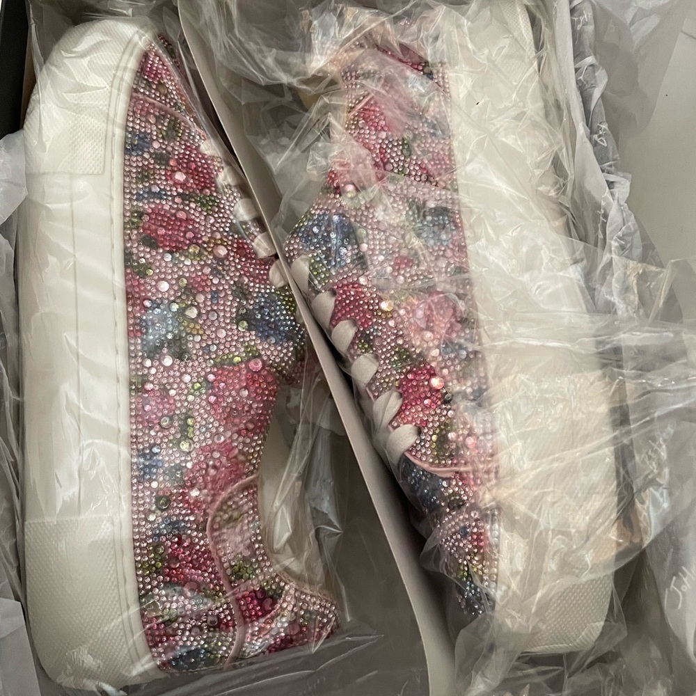 NWT Betsey Johnson Women's Sidny Floral Multi-Colored Sneaker